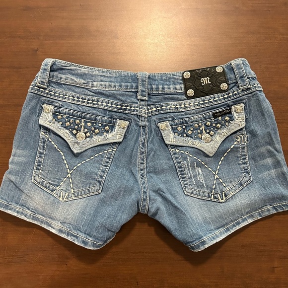 Shorts - Picture 2 of 4